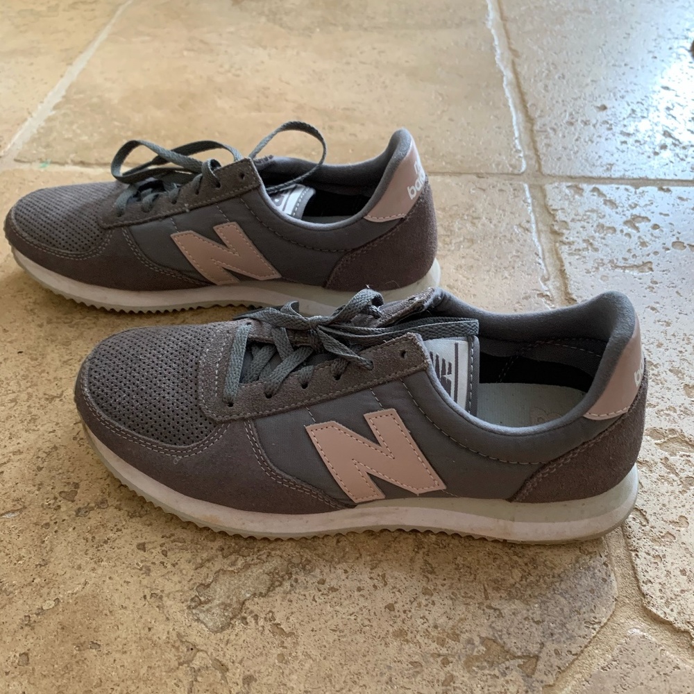 New Balance 220 Classic Sneakers
